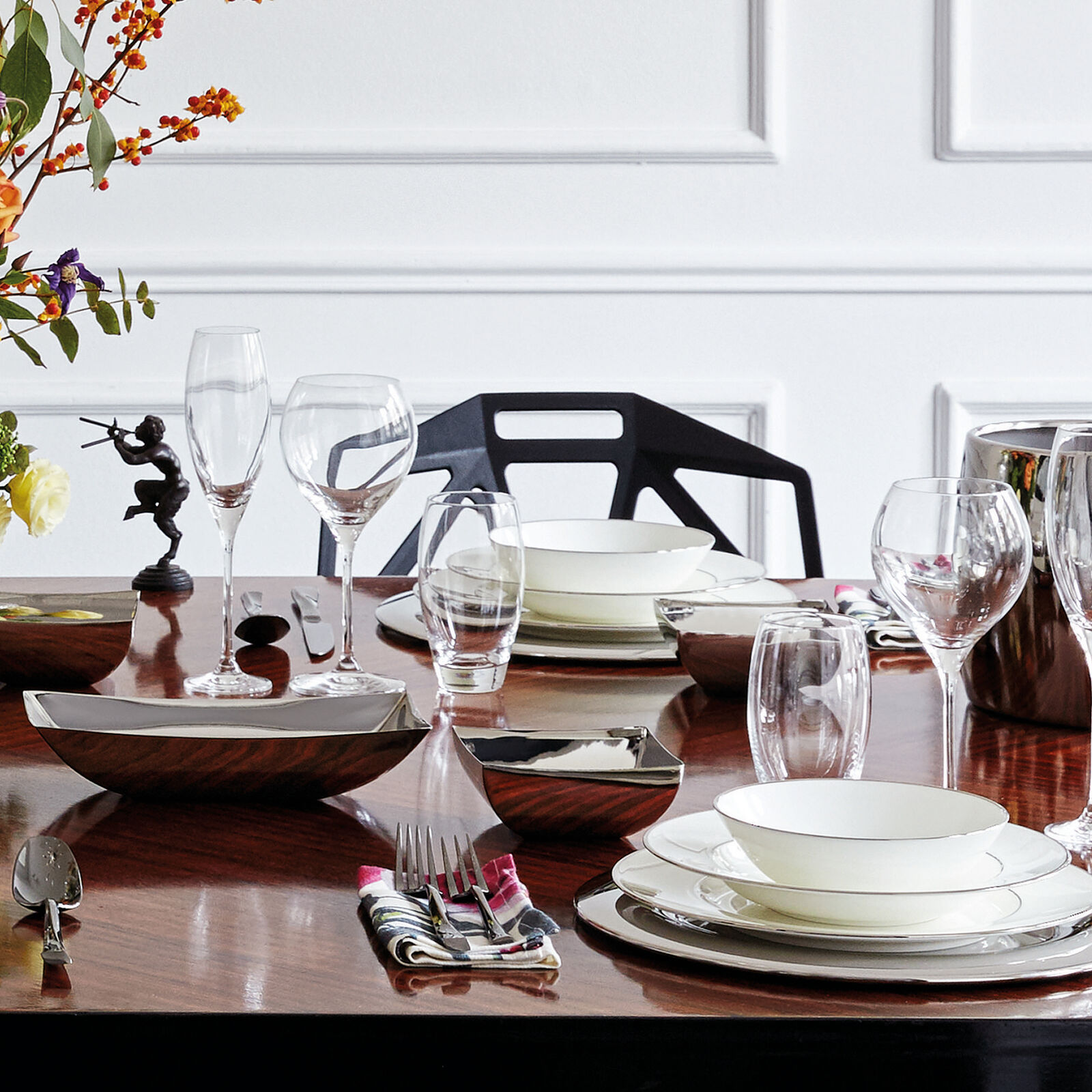 Set 2 square bowls and 1 bread basket image number null