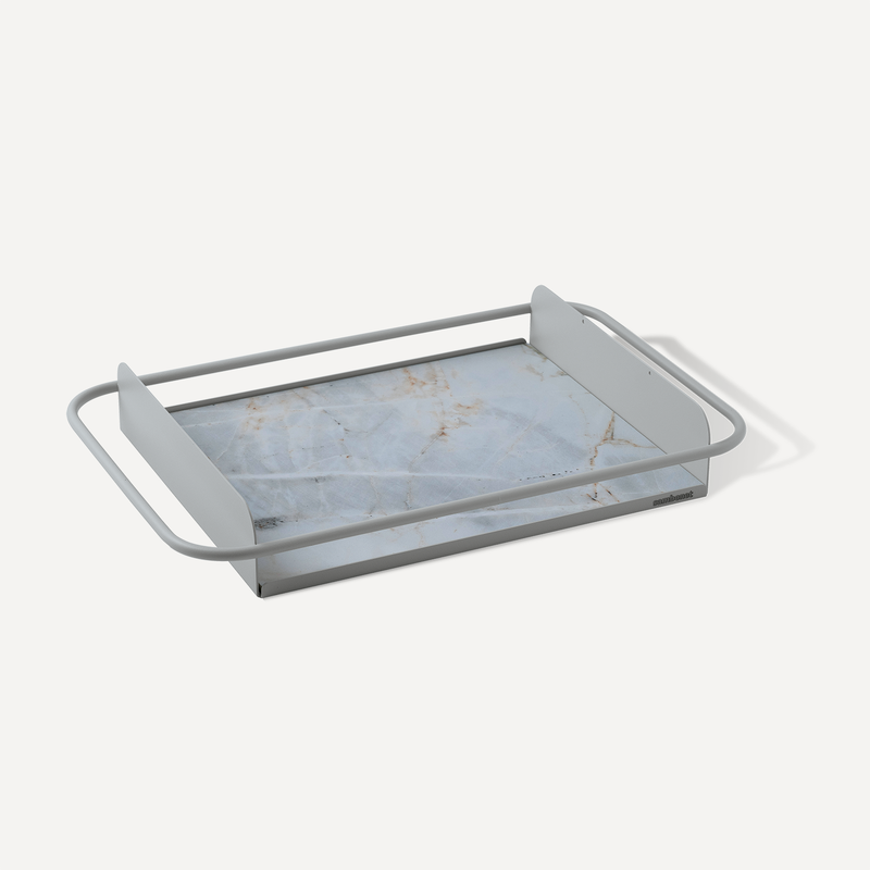Kleines Tablett mit Steinguteinsatz