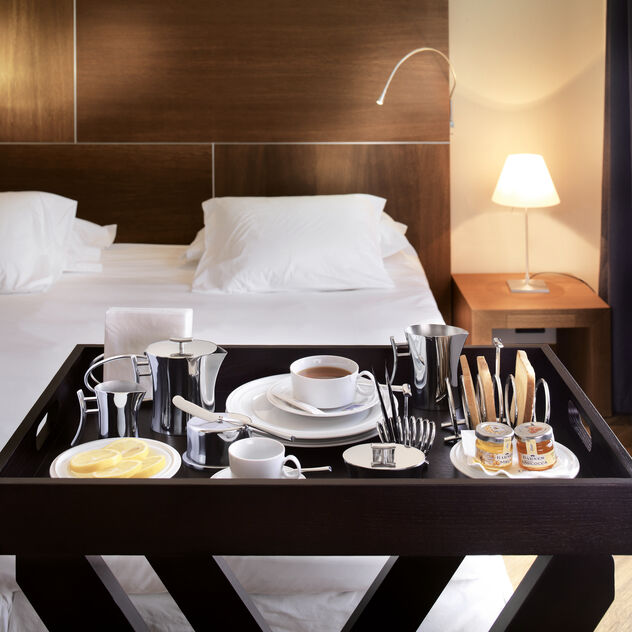 Folding table  image number 2