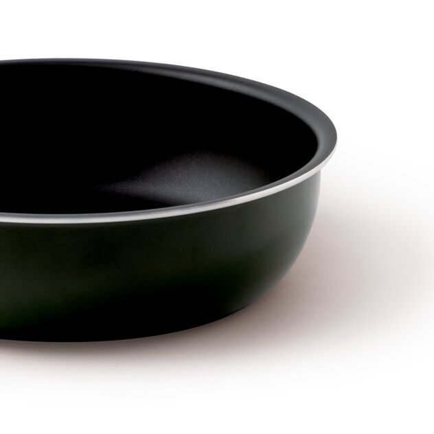 Saut&eacute; pan  image number 1