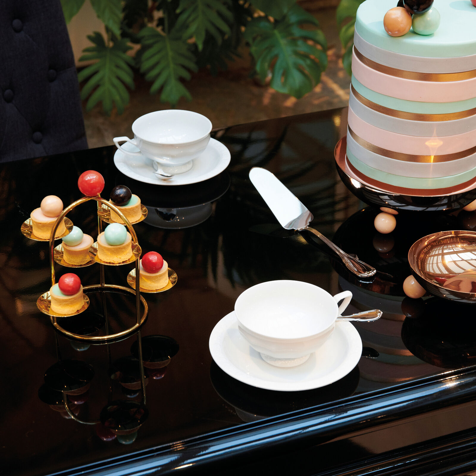 Pastry stand 6 small dishes image number null