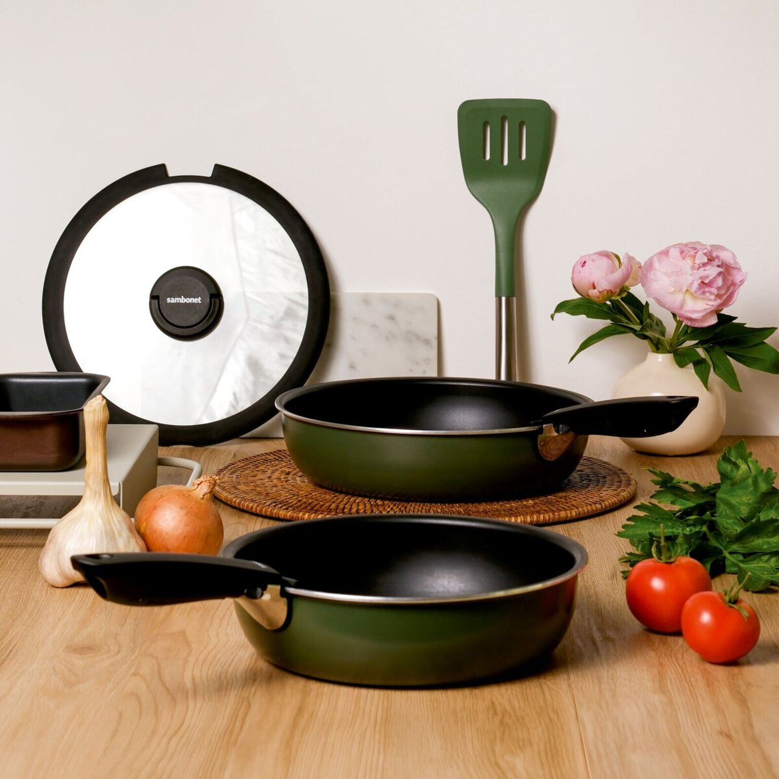 Saut&eacute; pan  image number null