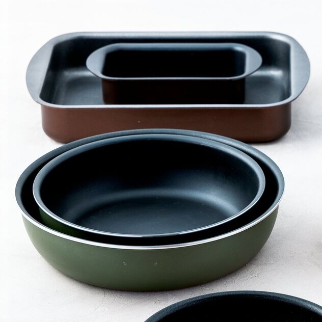 Saut&eacute; pan  image number 12