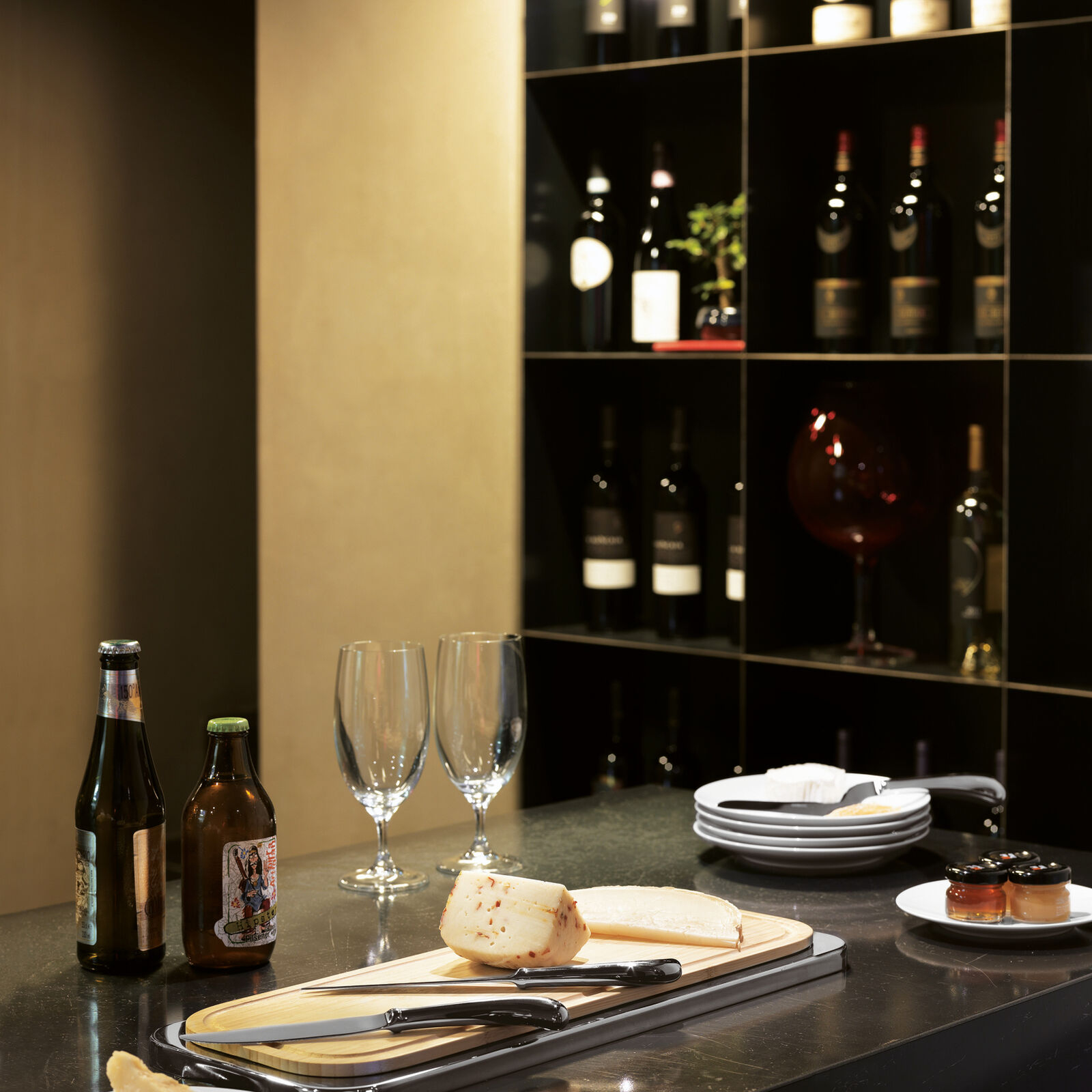 Vassoio con tagliere  image number null