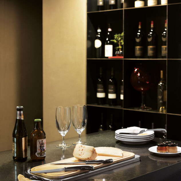 Vassoio con tagliere  image number 2