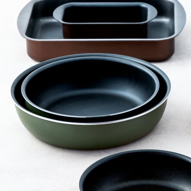 Saut&eacute; pan  image number 11