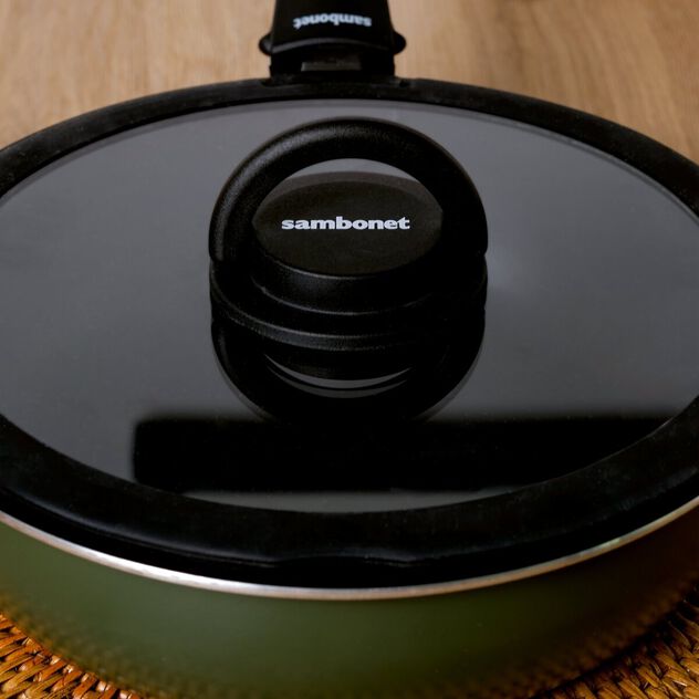 Saut&eacute; pan  image number 10