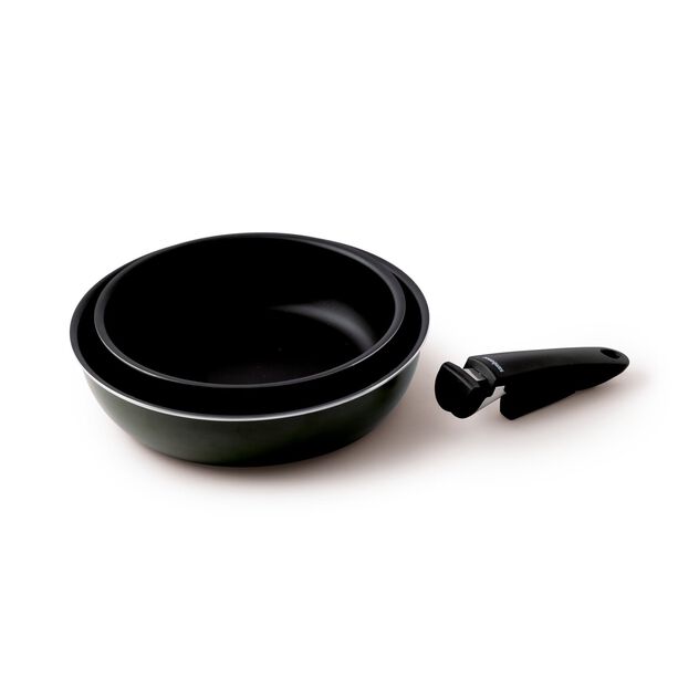 Saut&eacute; pan  image number 5