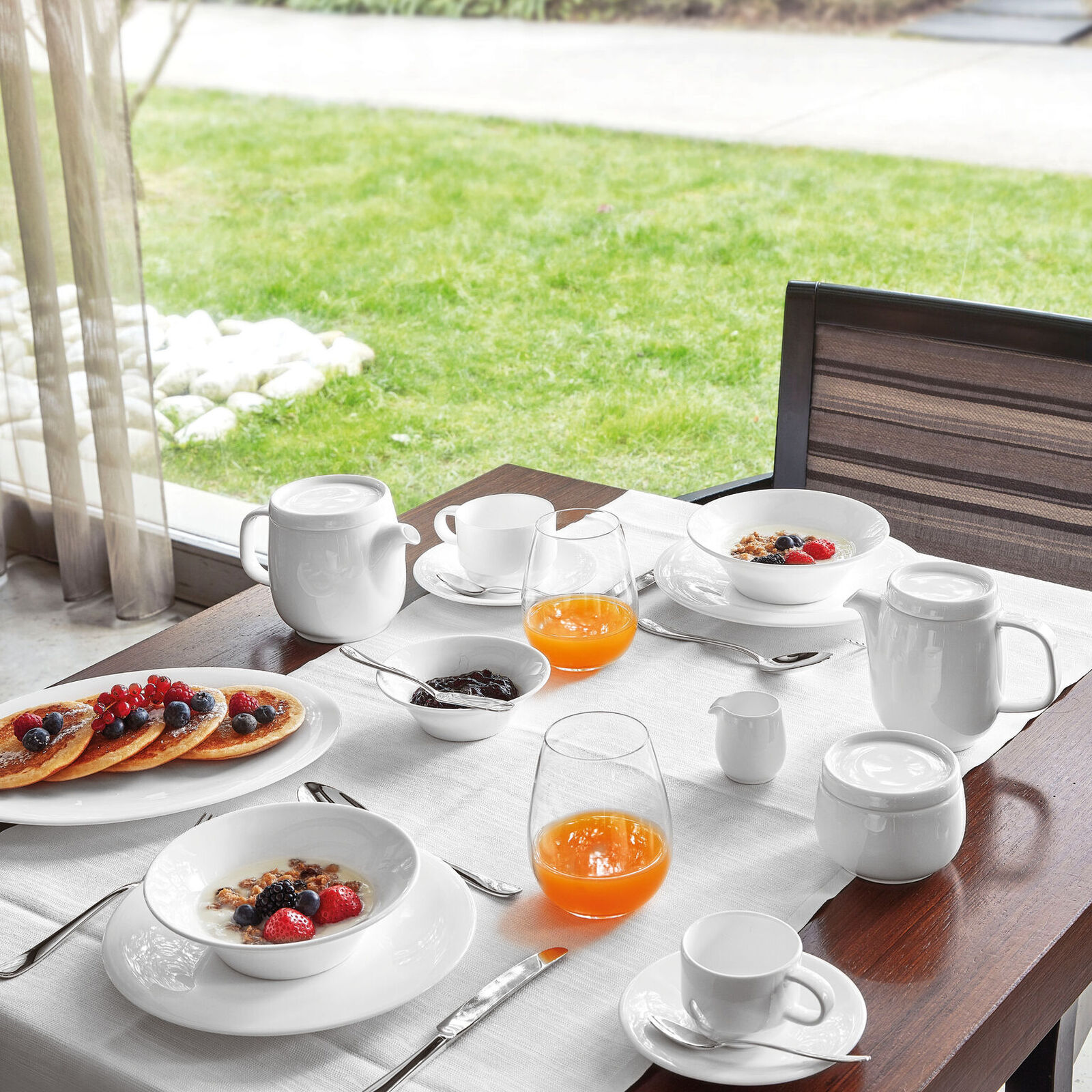 Cutlery set with plates set, 6 people image number null