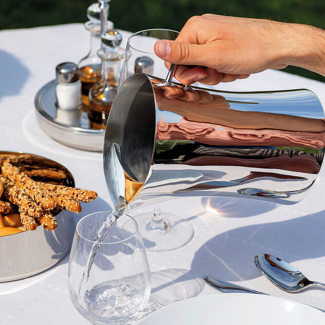 Jug with ice guard  image number 3